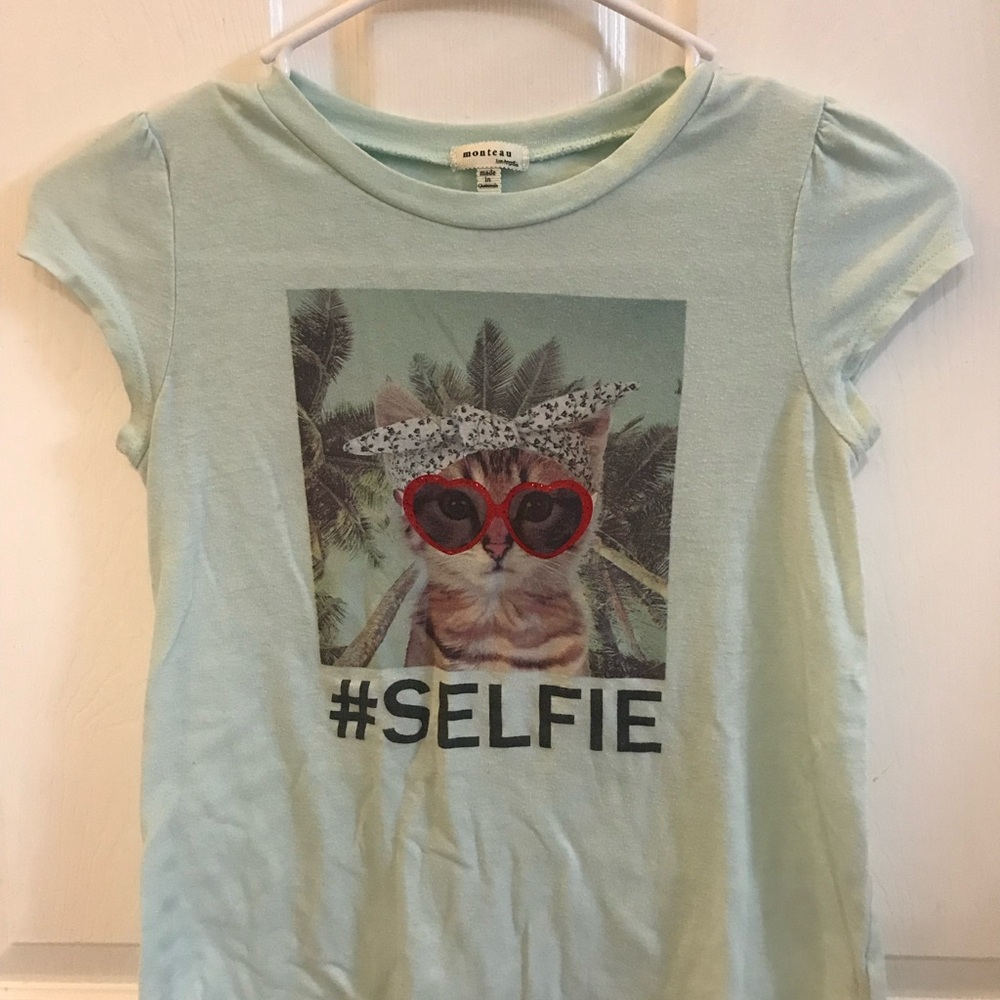 Monteau Light Green Cat Selfie Tee